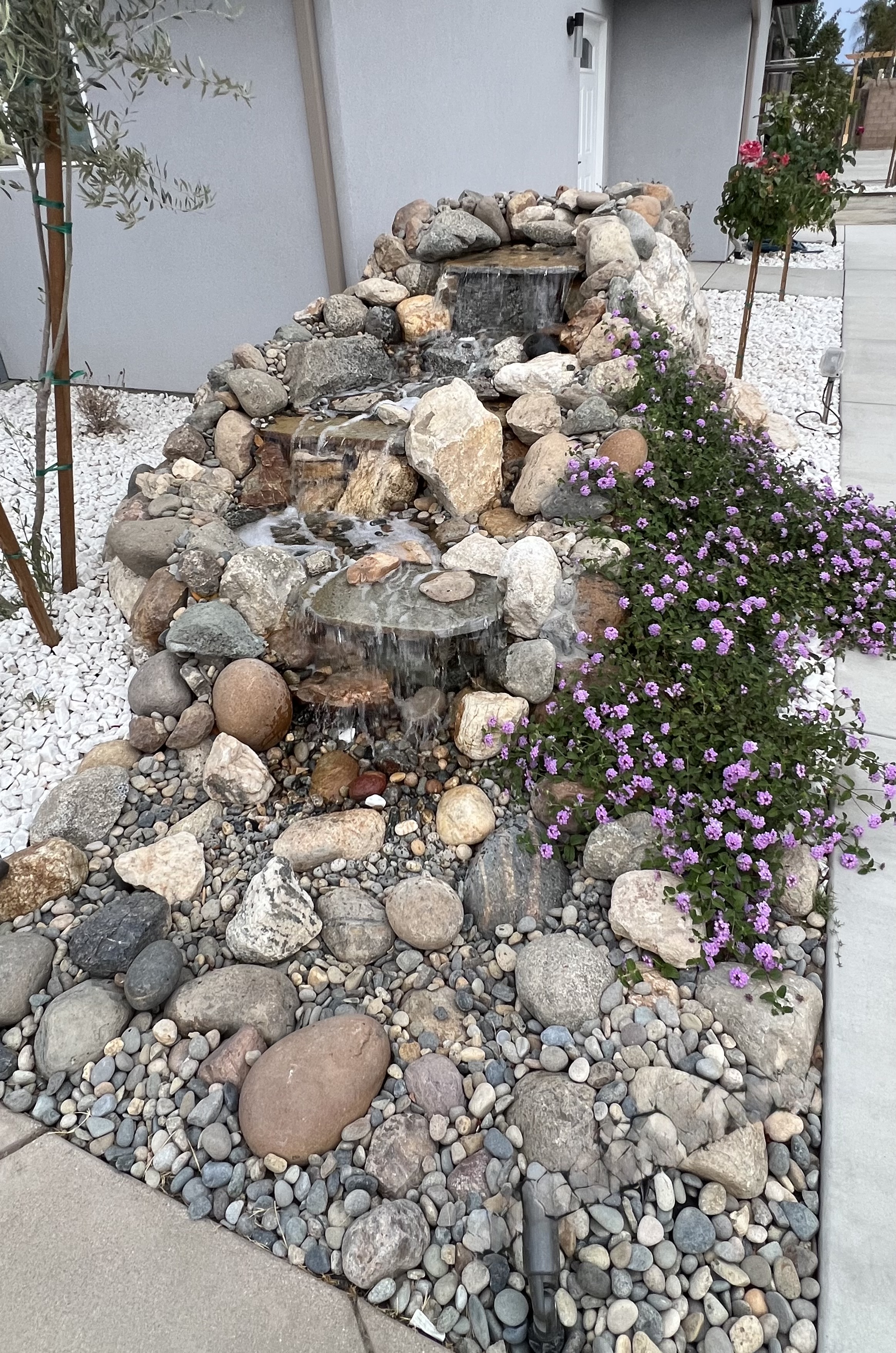 Rock waterfall feature